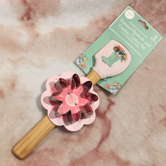 Spring Showers Floral Rainboots Spatula and Flower Cookie Cutter Set NWT - Picture 16 of 16